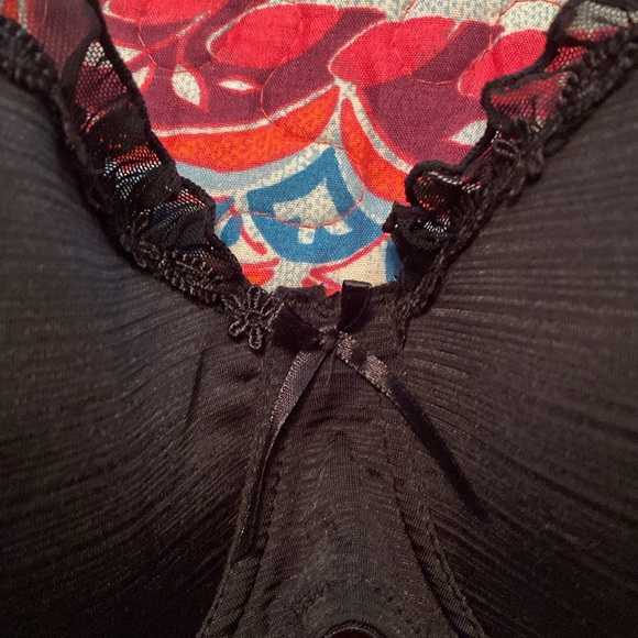 Black bra with lace - Picture 3 of 5